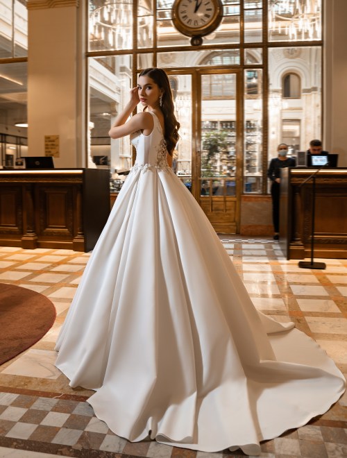 https://elisebride.ro/images/stories/virtuemart/product/3 Josephine       (3).jpg